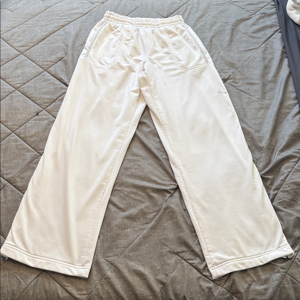 Jordan Men’s White Sweatpants. Size Medium.